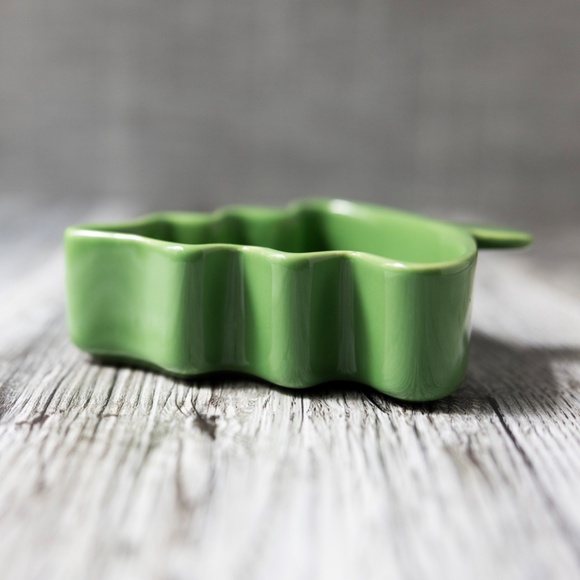 Stonewall Kitchen green ceramic Christmas tree dish 4.25 inches - Picture 7 of 7